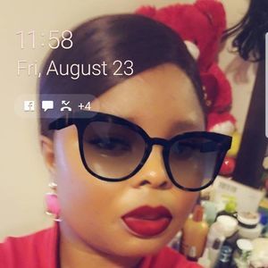 Meet your Posher, Esther